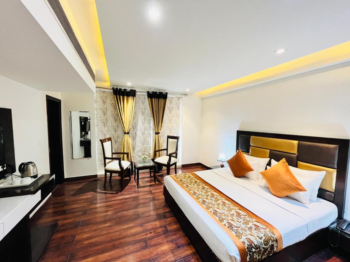 Hotel Aura Ip Grand Karkardooma Metro Station New Delhi Couple Friendly Εξωτερικό φωτογραφία