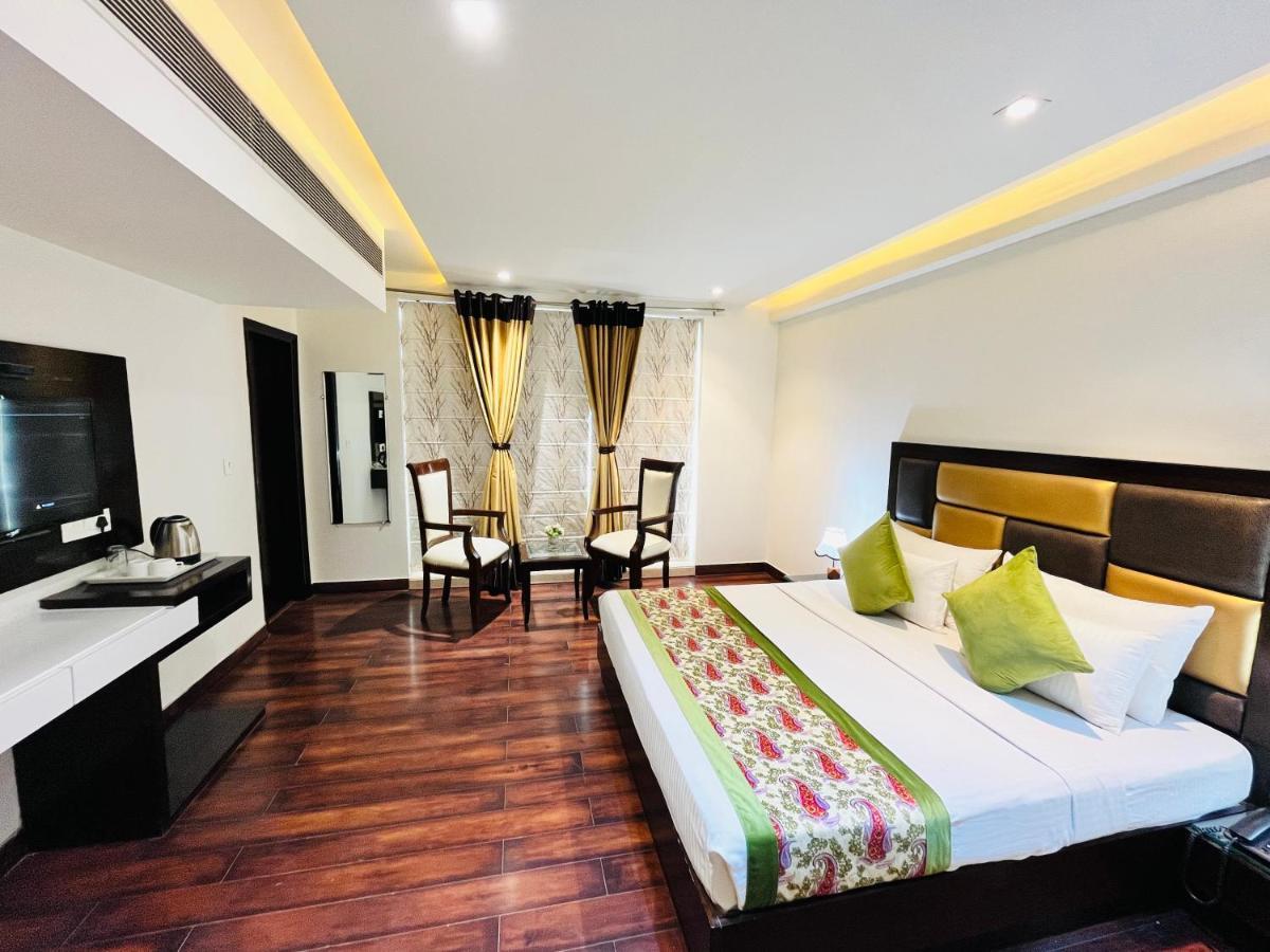 Hotel Aura Ip Grand Karkardooma Metro Station New Delhi Couple Friendly Εξωτερικό φωτογραφία