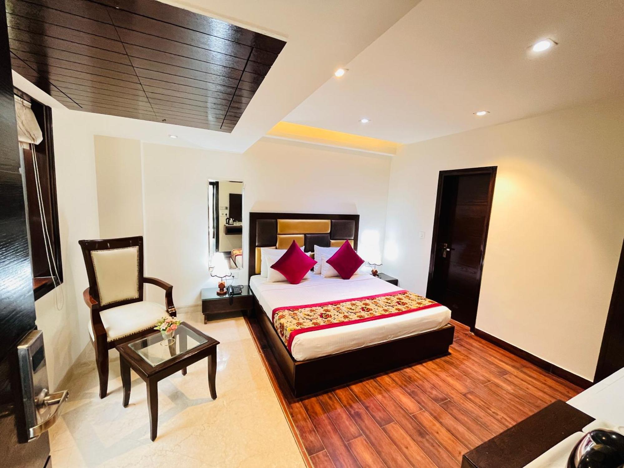 Hotel Aura Ip Grand Karkardooma Metro Station New Delhi Couple Friendly Εξωτερικό φωτογραφία