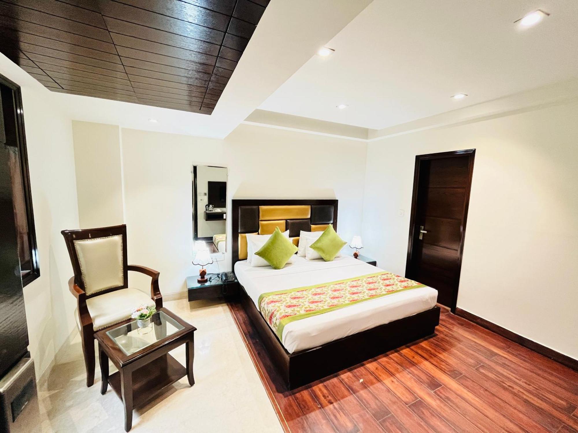 Hotel Aura Ip Grand Karkardooma Metro Station New Delhi Couple Friendly Εξωτερικό φωτογραφία