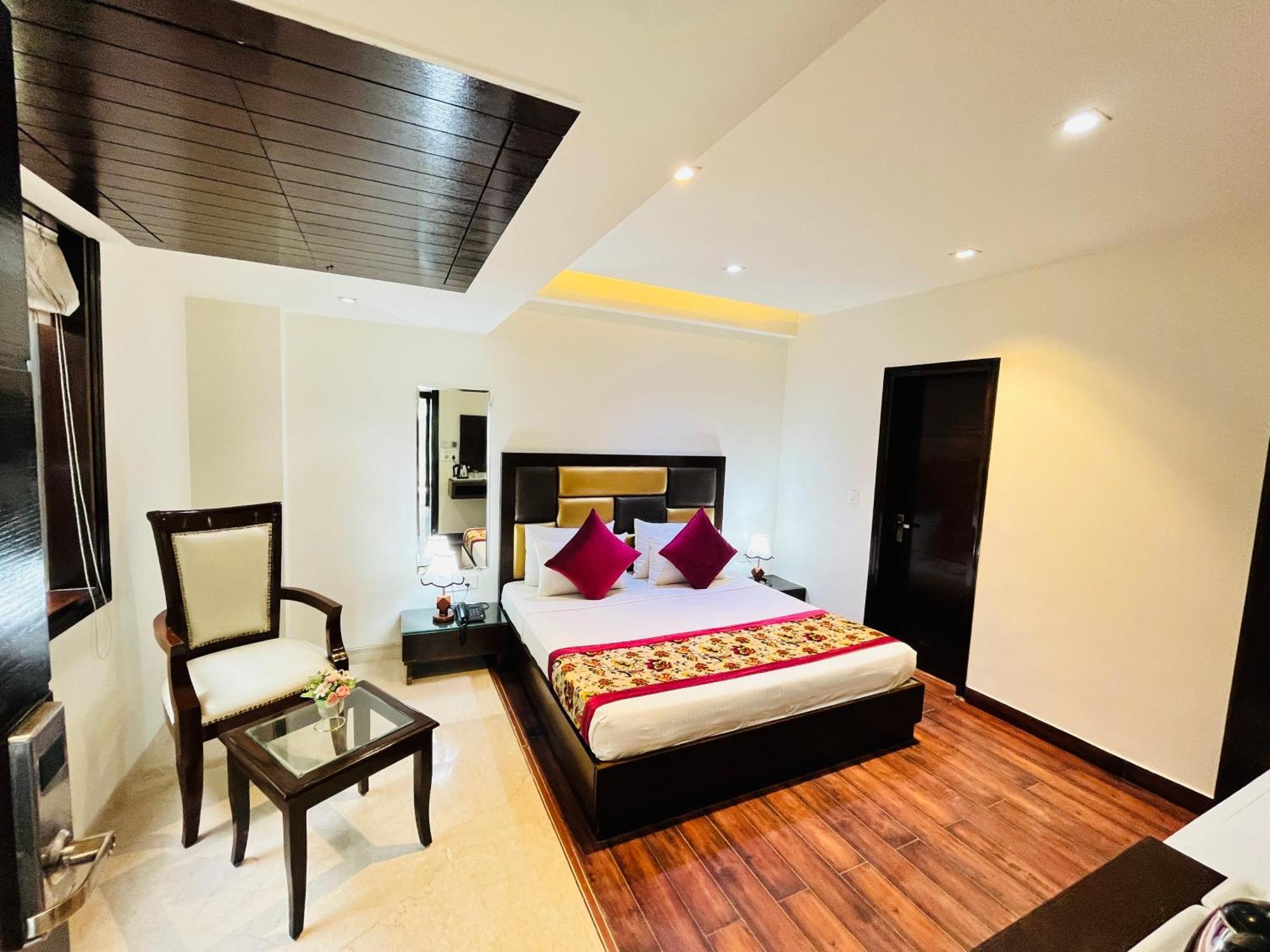 Hotel Aura Ip Grand Karkardooma Metro Station New Delhi Couple Friendly Εξωτερικό φωτογραφία