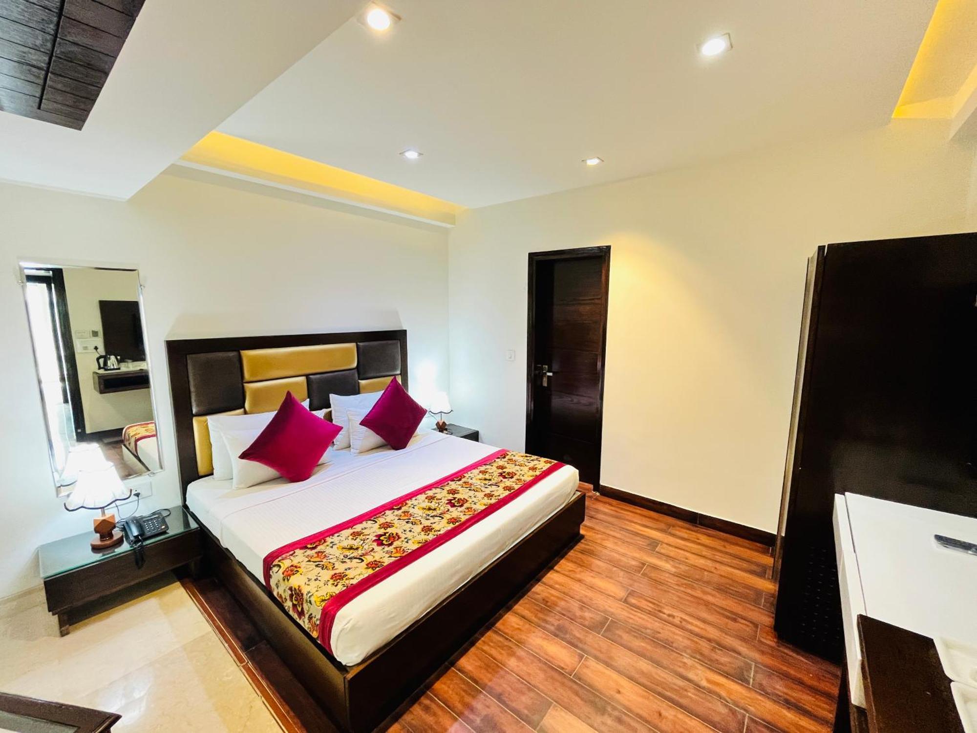 Hotel Aura Ip Grand Karkardooma Metro Station New Delhi Couple Friendly Εξωτερικό φωτογραφία