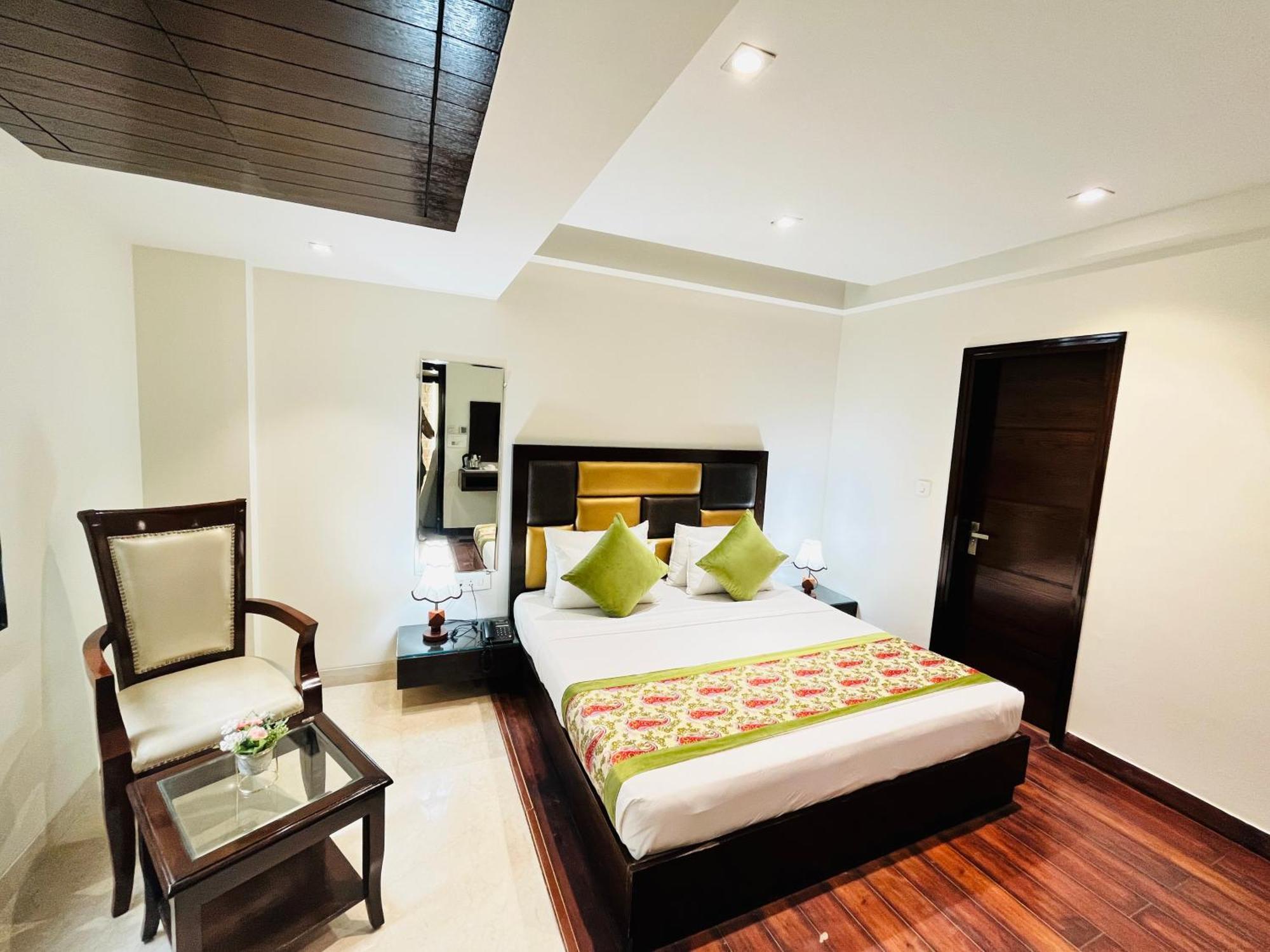 Hotel Aura Ip Grand Karkardooma Metro Station New Delhi Couple Friendly Εξωτερικό φωτογραφία