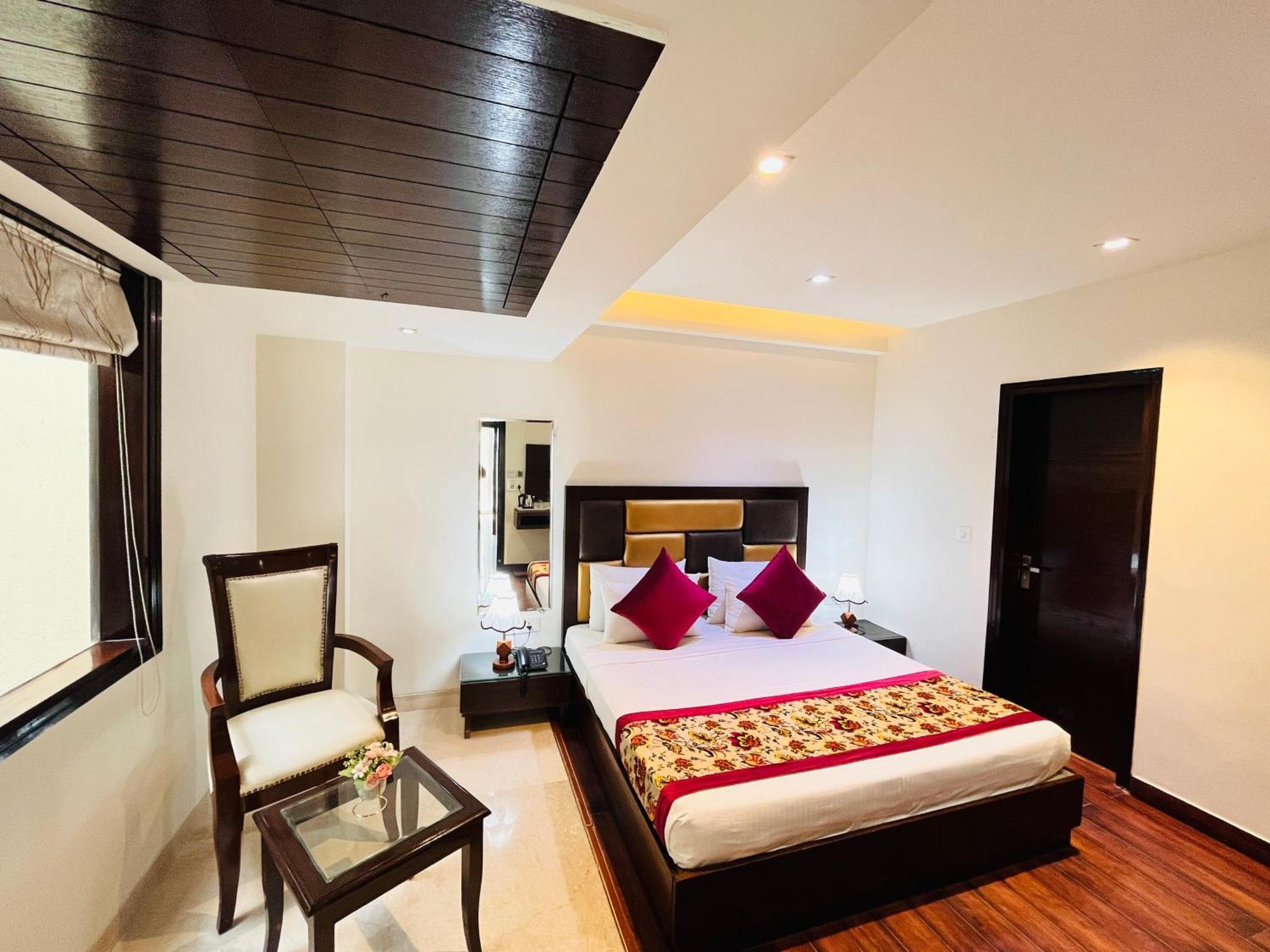 Hotel Aura Ip Grand Karkardooma Metro Station New Delhi Couple Friendly Εξωτερικό φωτογραφία